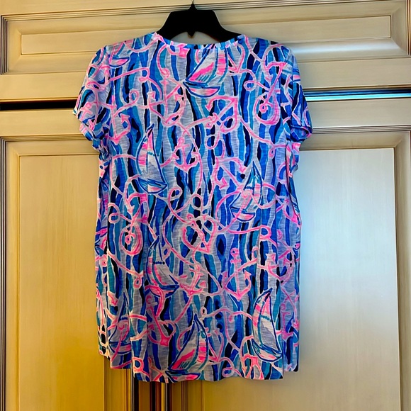 Lilly Pulitzer Etta V-Neck Tee - Picture 2 of 8